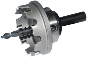 Seghe a tazza con punte pilota autocentranti per la foratura di porte di quadri elettrici, pannelli a bassa tensione, armadi elettrici e lamiere in acciaio, acciaio inox, alluminio e plastica